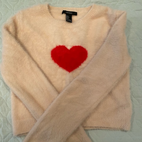 Forever 21 Sweaters - Blush pink  heart faux fur crop sweater